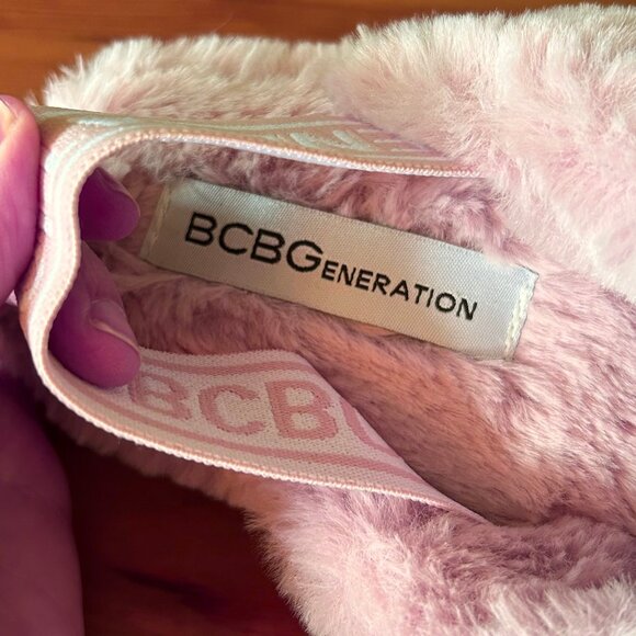 NWOT BCBGeneration Pink Fur Crisscross Slippers w/ Logo Heel Strap Womens Size 7 - Picture 7 of 8